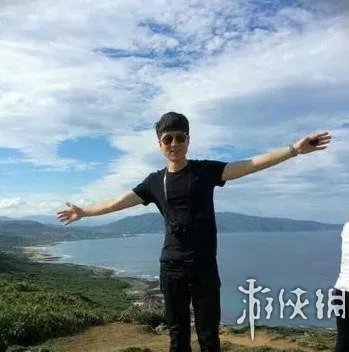 西安公交车现最帅售票员 颜值爆表似吴彦祖走红网络