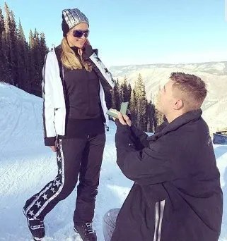 名媛希尔顿接受男友求婚了吗？