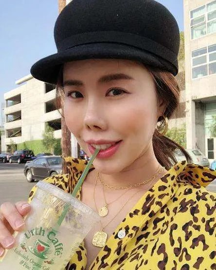 整容成猪鼻!韩国女星不小心撞断鼻子再次整容,术后仍像二师兄,你怎么看?