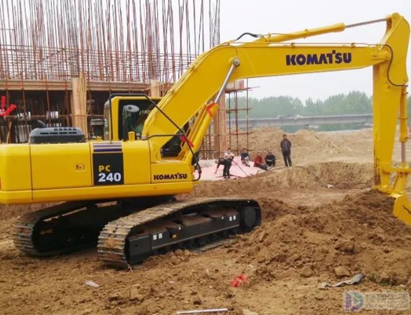 komatsu是什么牌挖机