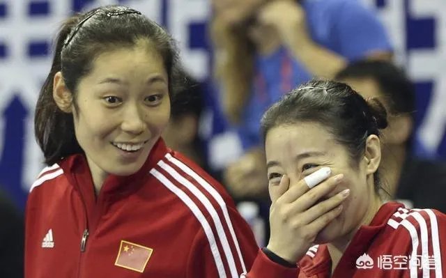 北仑站女排最后一战，大美女姚笛在场下捂嘴偷笑，朱婷还手舞足蹈的发生了什么？