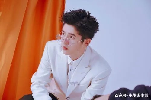 李易峰王一博否认恋情,3000万顶流瓜成谜?