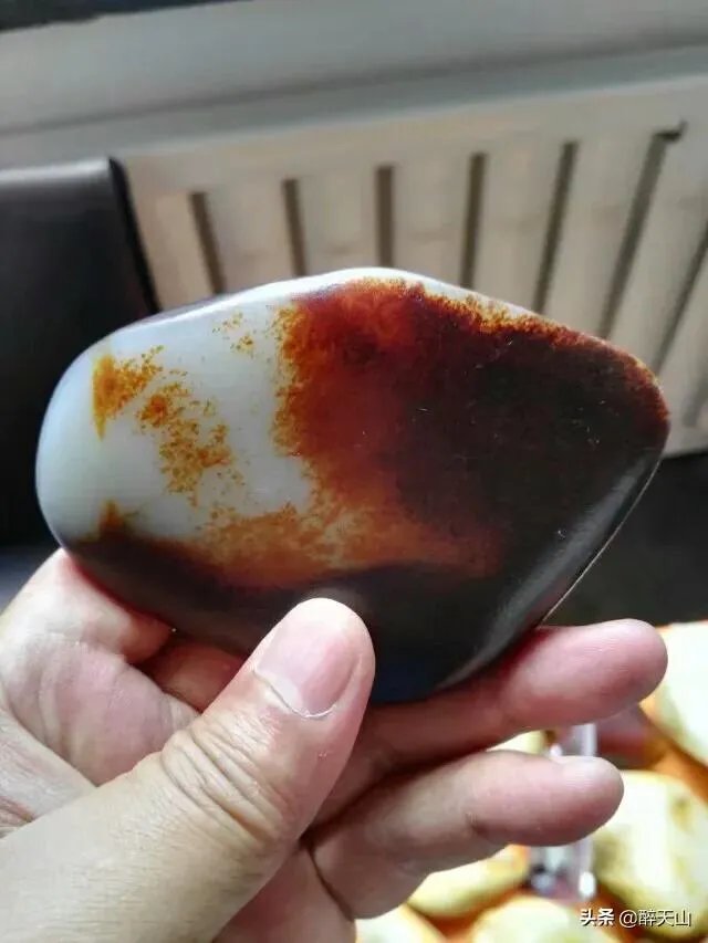 石友们，把你们的新疆和田玉、籽料原石和天然奇石发个图出来让石友们看看学习下？