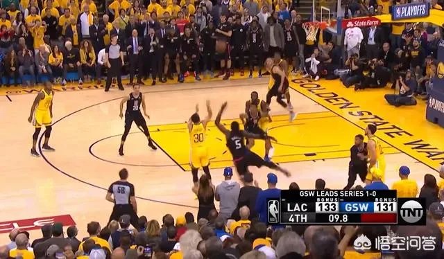 勇士和快船季后赛G2关键时刻,库里选择强投三分而不是突破打两分,这是为什么?