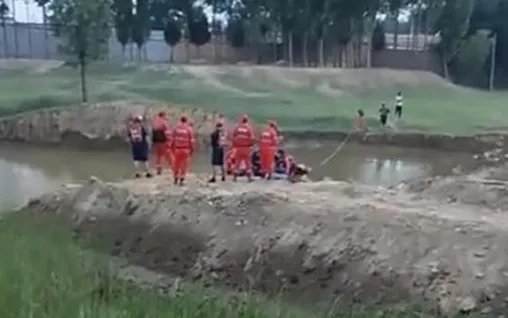 河北献县5名儿童在坑塘中溺亡，事故发生的主要原因是什么？