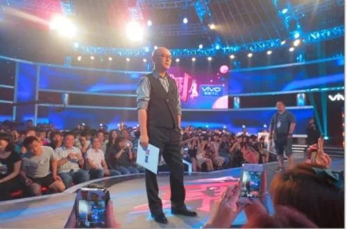 先后担任《非诚勿扰》合伙人的黄澜和黄菡是什么关系？