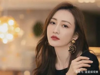 王鸥被小鲜肉探班，两人酒店过夜后挽手出门，是恋情曝光了吗？