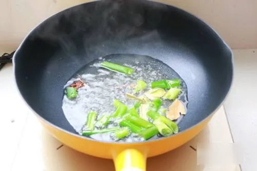 牛肉炖土豆的做法