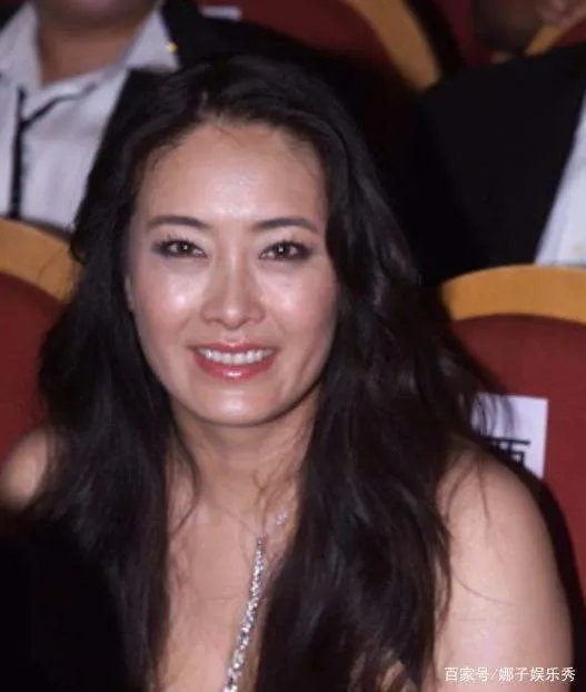 老戏骨贾妮与富豪男友相恋8年未婚,却转身嫁给男友兄弟,结果怎样?