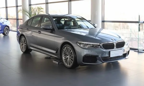 官宣！中大型车质量最新排行榜：雷克萨斯ES丢冠，奔驰E级前五！