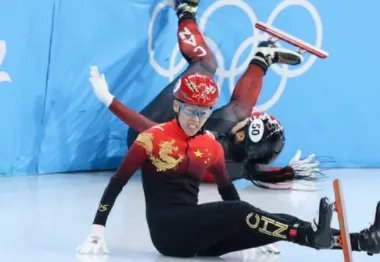 短道速滑比赛到底有多激烈?为什么那么多人都会犯规?