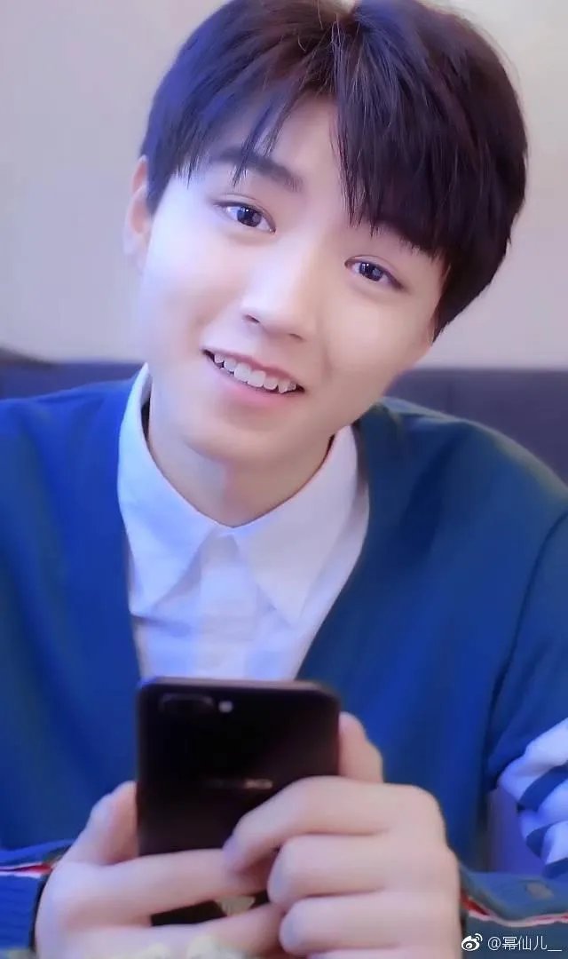 王俊凯军训照曝光，镜头中王俊凯大学会有真友谊吗？