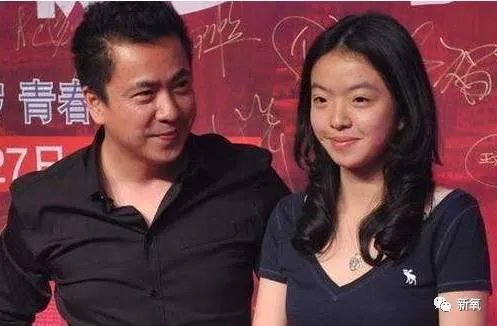 王中磊闺女晒长腿照，娱乐圈大佬们的千金都长什么样？