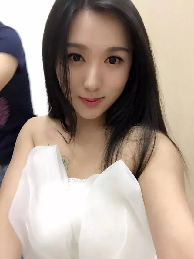 你对反串演员叶紫涵怎么看?