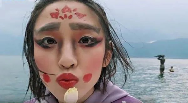 唐艺昕到底夸了郑恺什么?引发两队粉丝再次开撕,非要她道歉?