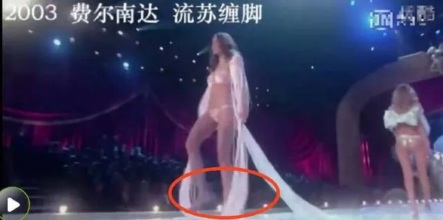 #维密大秀#有哪些维密天使曾经在维密T台上跌倒过？