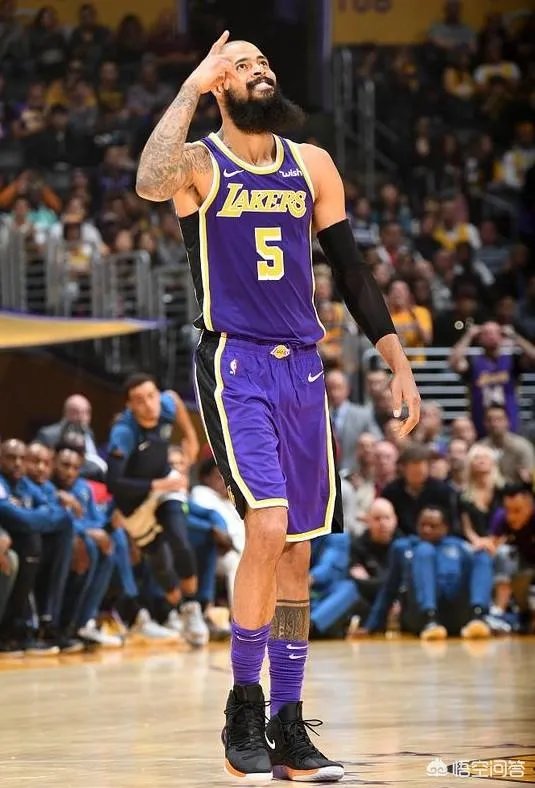 湖人险胜森林狼,钱德勒首秀2分9篮板,关键前场篮板拯救湖人,你如何评价他的表现?