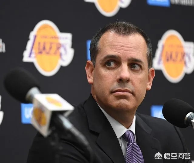 湖人关键追分时刻明显被猛龙打手犯规，为什么湖人不申请挑战裁判的吹罚？你怎么看？