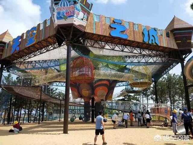 一家三口到威海旅游三天,有哪些景点、住宿和美食值得推荐?