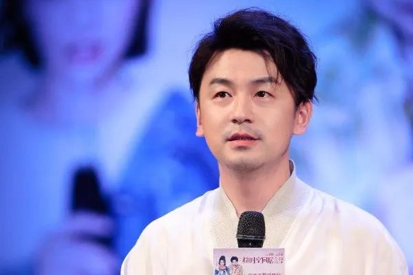 雷佳音是女团的真爱粉，他是如何表现出来的？