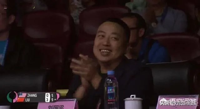 刘诗雯4-0张安,比赛末尾打出了一个小高潮,刘国梁都笑了,发生了什么?