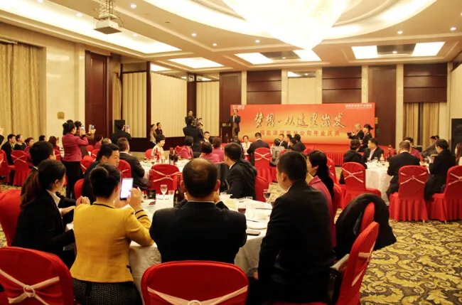 酒桌上的开场三句话记住不要说 男方父亲定婚宴开场白