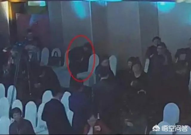 男子“八进宫”在派出所痛哭，老婆每次说同一句话“我们等你回来”，这事你怎么看？