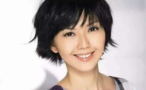 孙燕姿出道19年退隐5次，与周杰伦齐名，却为何在爆红时消失呢？