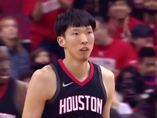 火箭队主场球迷朝着场上大喊：快把球传给周琦，我们要看他投篮，你是如何看待这个问题呢？