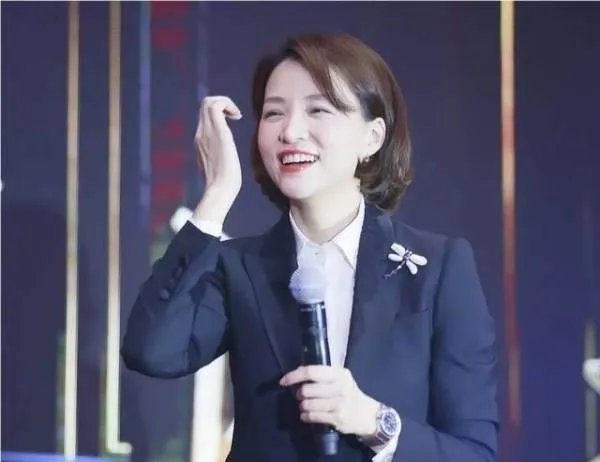 如何评价董卿的长相?