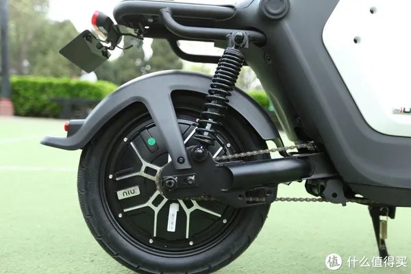 评测 篇一：新国标电动自行车实测，实力选手小牛电动US