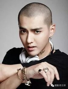 国内外有哪些明星秃头了依然很帅的？