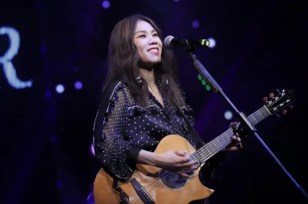 第33届金曲奖入围名单公布，蔡健雅八项提名，如何评价她的音乐?