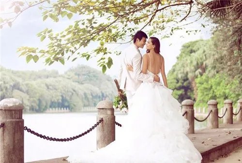 青岛婚纱摄影团购网推荐  青岛口碑好的婚纱摄影