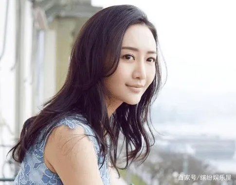 王鸥被小鲜肉探班，两人酒店过夜后挽手出门，是恋情曝光了吗？