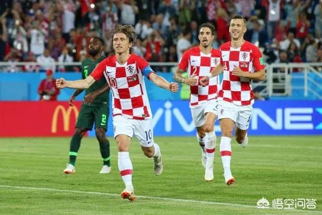 莫德里奇为啥不高不壮,却能踢成世界级球员?