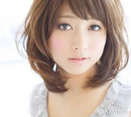 中发烫发发型图片欣赏4款发型让你更甜美