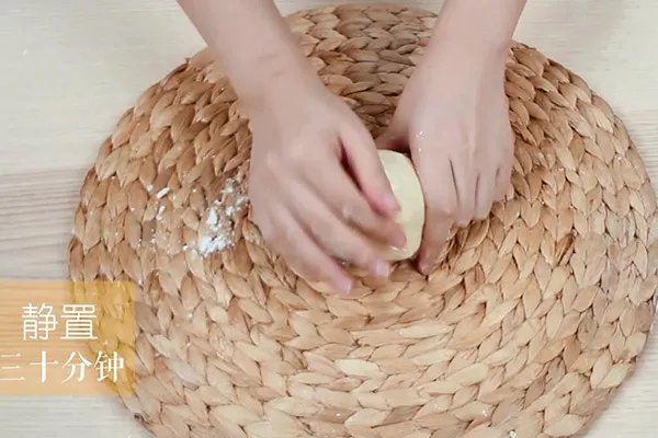 蛋黄酥的做法 自制蛋黄酥的方法