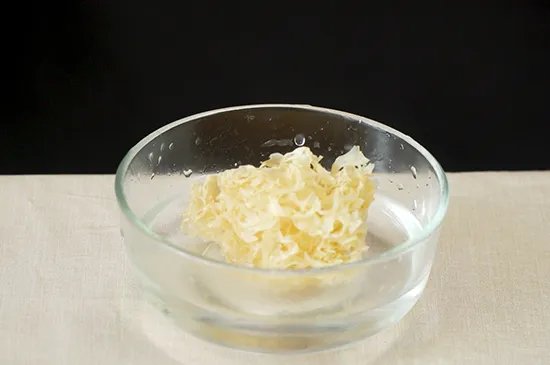 银耳雪梨汤的做法