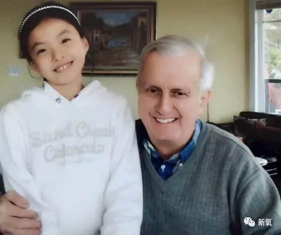 王中磊闺女晒长腿照，娱乐圈大佬们的千金都长什么样？