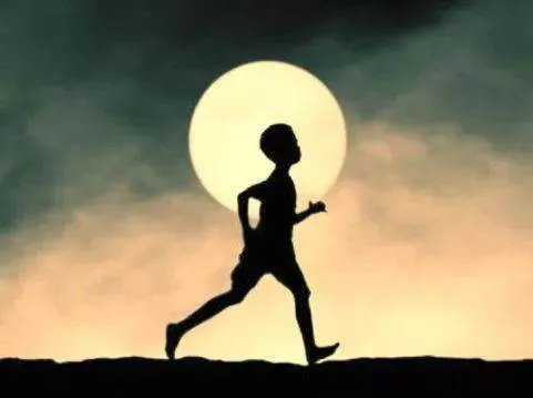 妈妈背罕见病儿子一路读到清华博士,究竟是什么支持着他们?