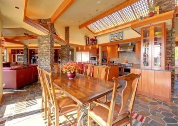 疑似冯轲美国豪宅曝光 2万平米够豪华