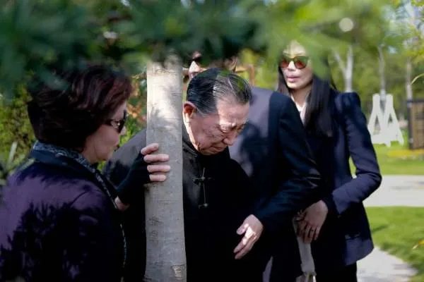 著名钢琴家傅聪在英国感染新冠，他是被如何感染的？