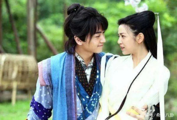 被采访时陈妍希和陈晓满脸不耐烦，他俩到底怎么了？