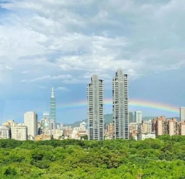 你觉得侯佩岑有必要回应与昆凌撞图事件吗？