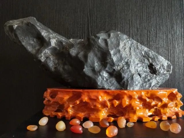 石友们，把你们的新疆和田玉、籽料原石和天然奇石发个图出来让石友们看看学习下？