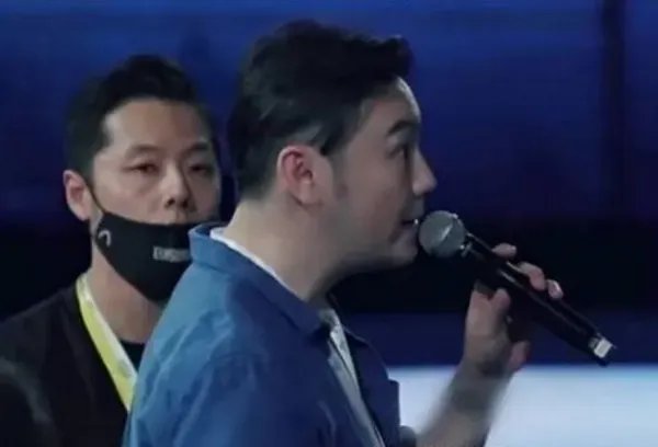 阿Kenn怎么了，为何会突然抱头痛哭？