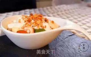 水果迈斯林配培根鸡蛋卷