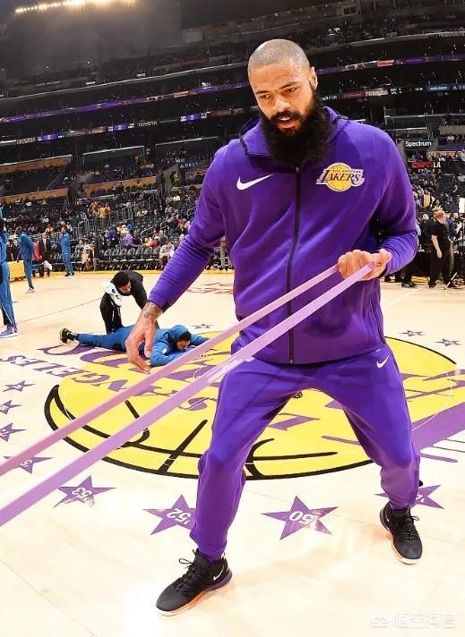 湖人险胜森林狼,钱德勒首秀2分9篮板,关键前场篮板拯救湖人,你如何评价他的表现?