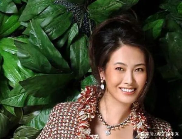 老戏骨贾妮与富豪男友相恋8年未婚,却转身嫁给男友兄弟,结果怎样?